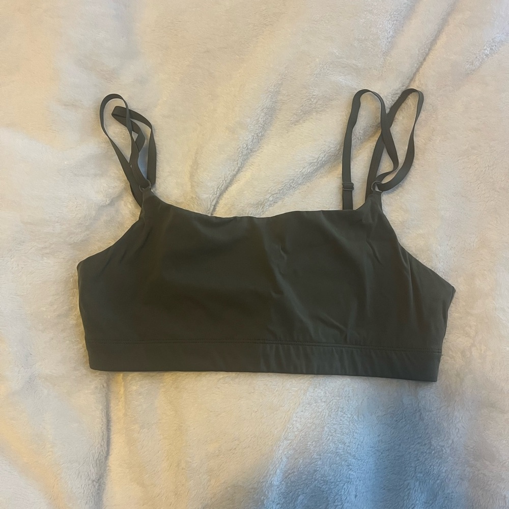 Outdoor Voices Superform Zoom Bra Size Medium NWOT Color tea tree
